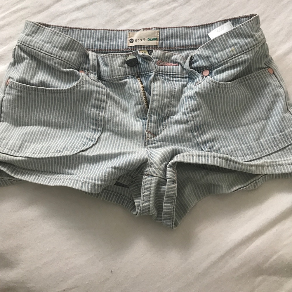 Roxy. Blue and white striped shorts
