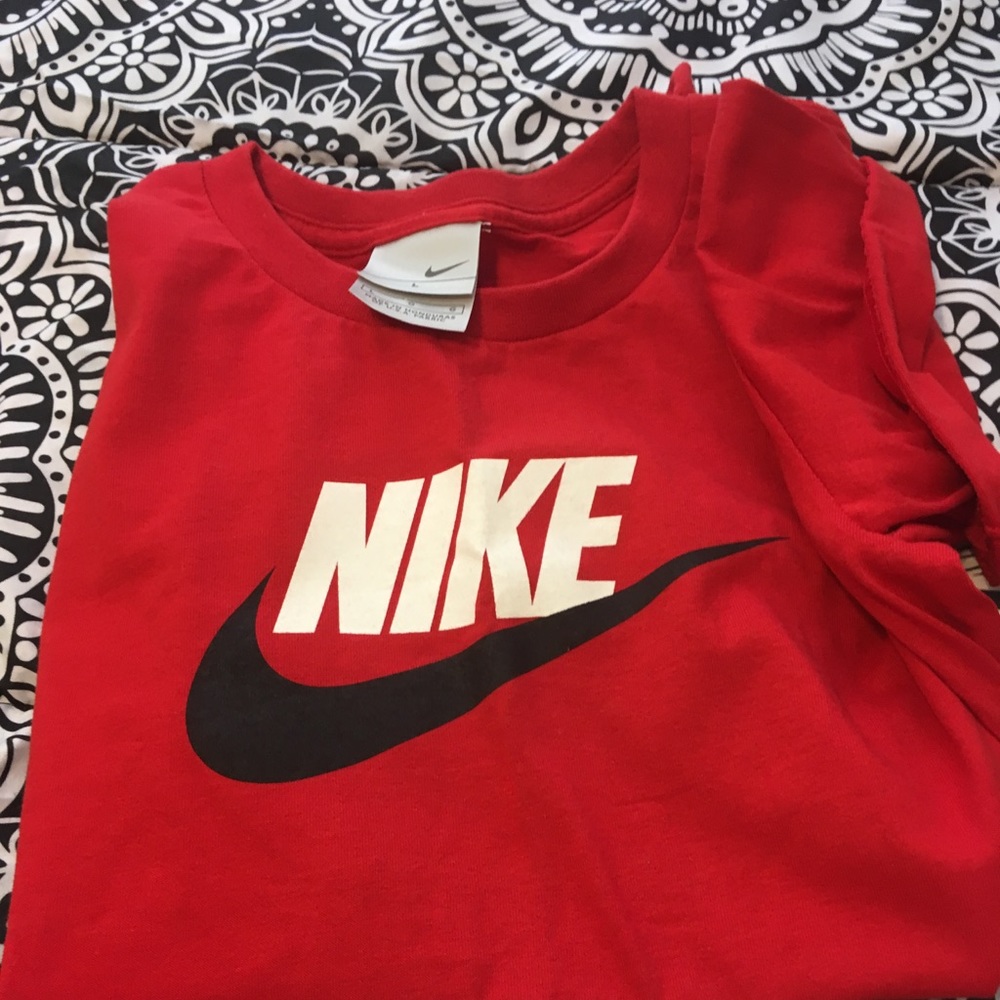 ✅🎾🏐Nike Youth size Lg tee shirt🏀⚾️✅