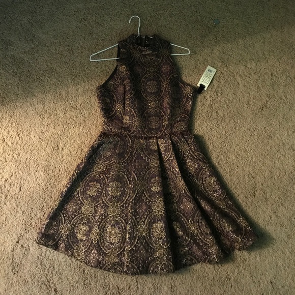 elegant skater cut dress - Picture 3 of 4