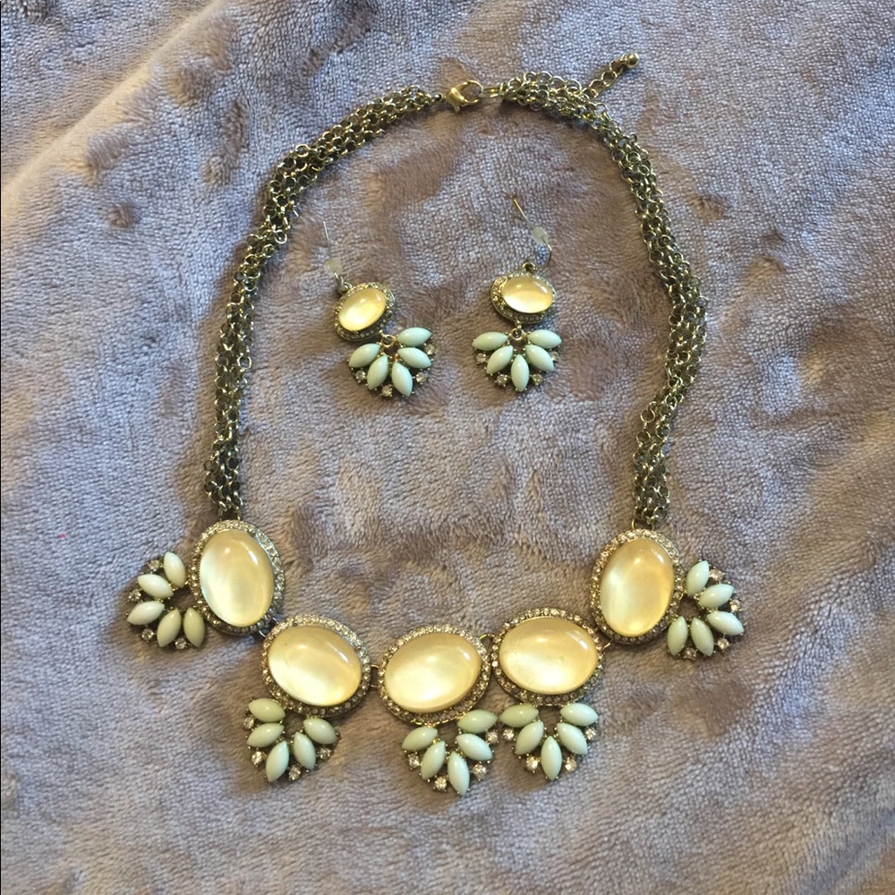 Earring and necklace set