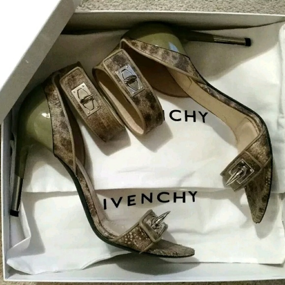 Reserved❌GIVENCHY Shark Tooth Turn Lock Sandals - Picture 3 of 8