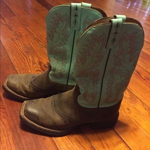 Justin cowboy boots size 6 Square toe