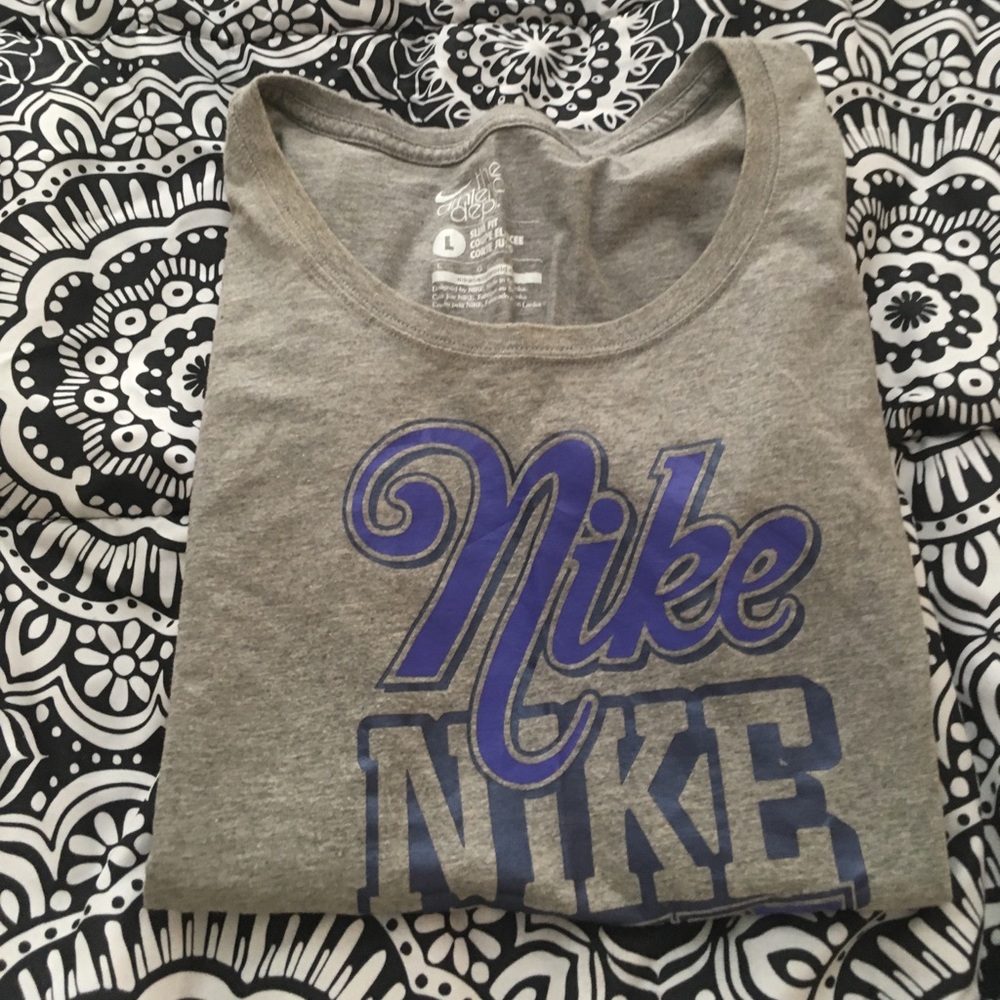 🎉⚽️Nike youth tee shirt slim fit size large⚽️