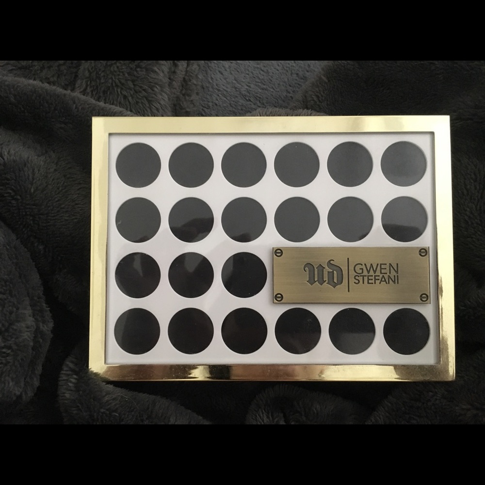 Urban decay x Gwen steffani palette