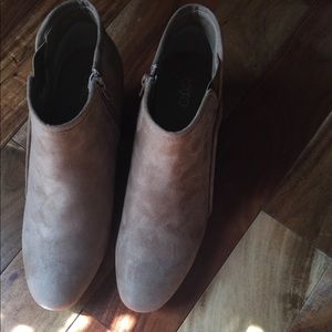 NWOT BOOTIES SIZE 9 WIDE