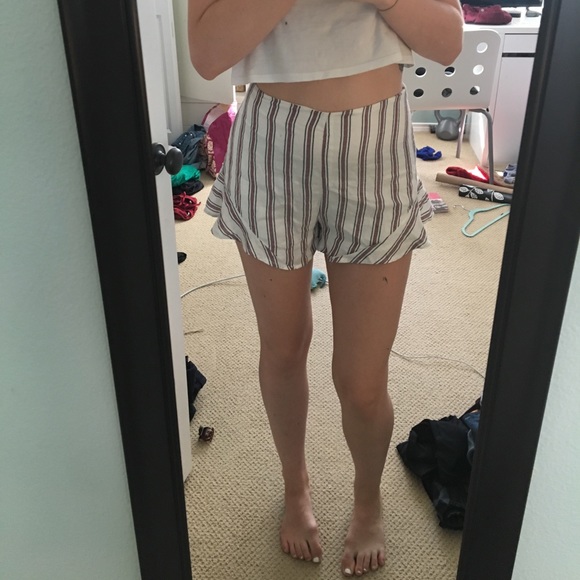 Ruffle shorts - Picture 2 of 3