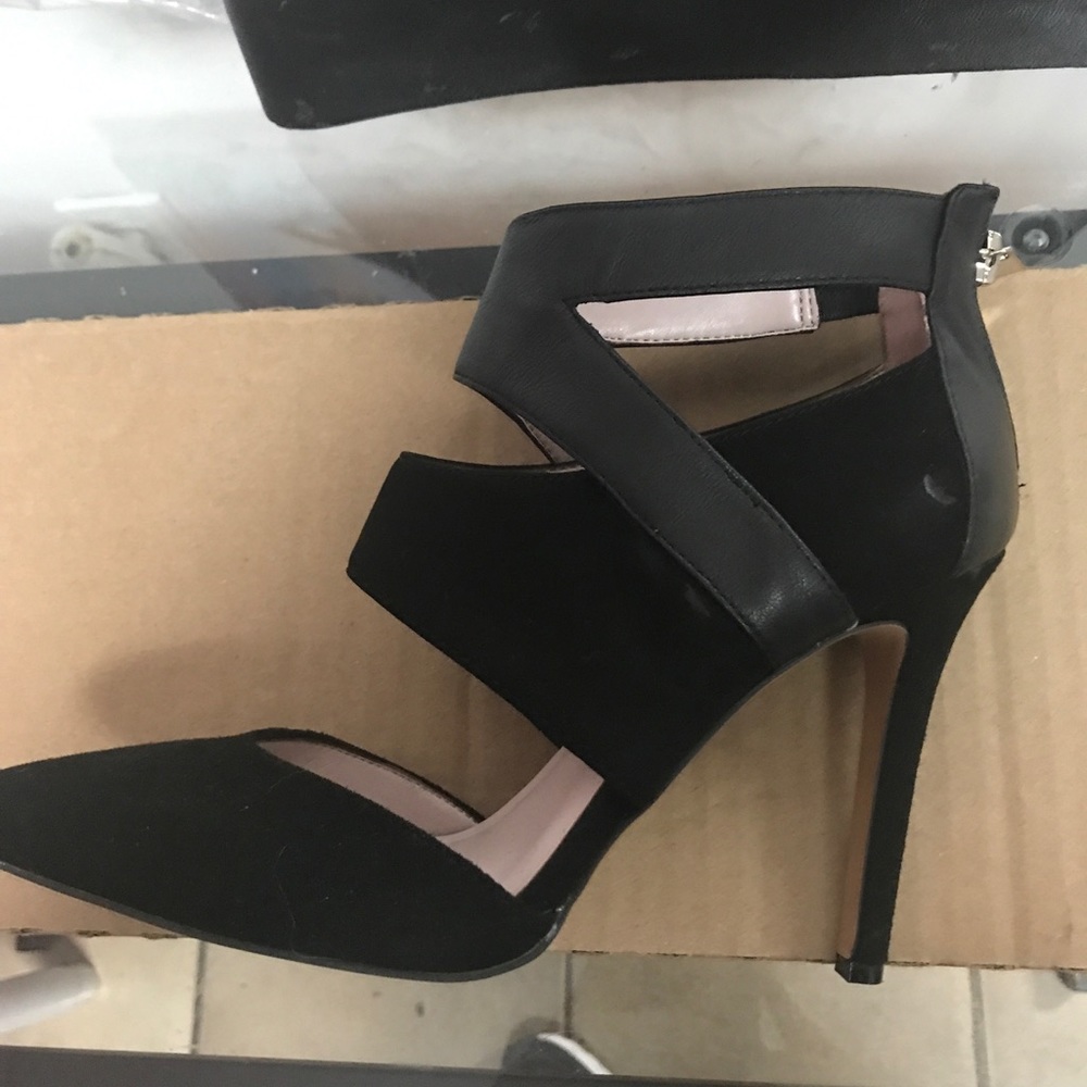 Vince camuto heels size 8