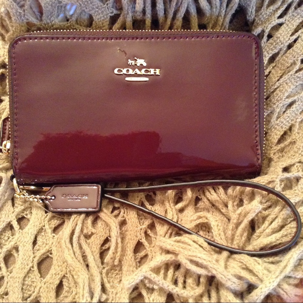 🔥Coach Oxblood Double Zip Phone Wallet🔥