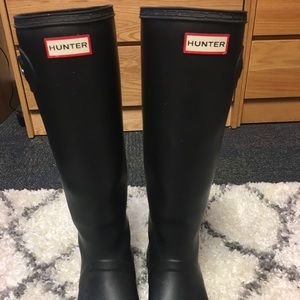 Black hunter boots