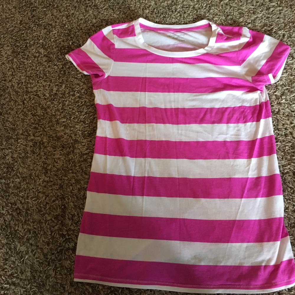 American Eagle Outfitters large pink and white tee