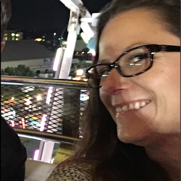 Meet your Posher, Deanna - Picture 1 of 1