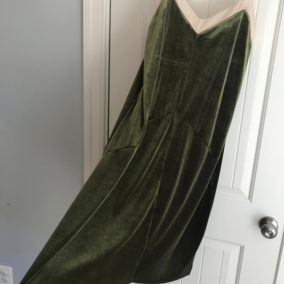 Sleeveless dress - Picture 2 of 2