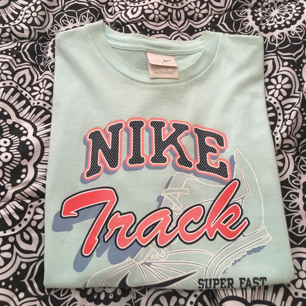 ✅Nike youth size large (14-16) tee shirt 😲