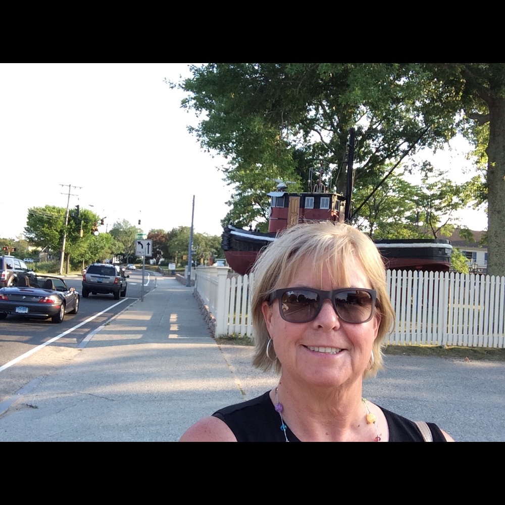 Meet your Posher, Elizabeth