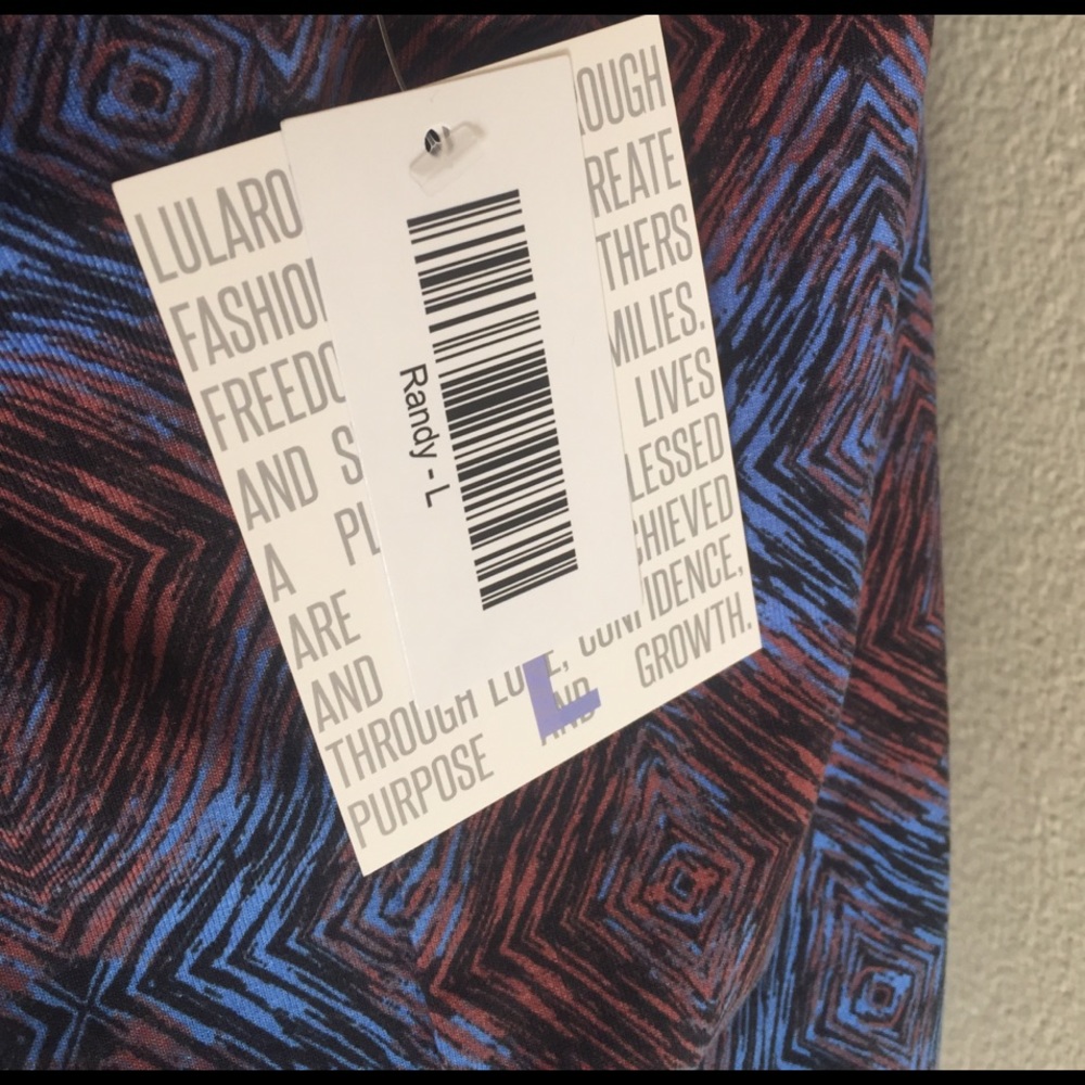 Lularoe Randy T - Picture 2 of 2