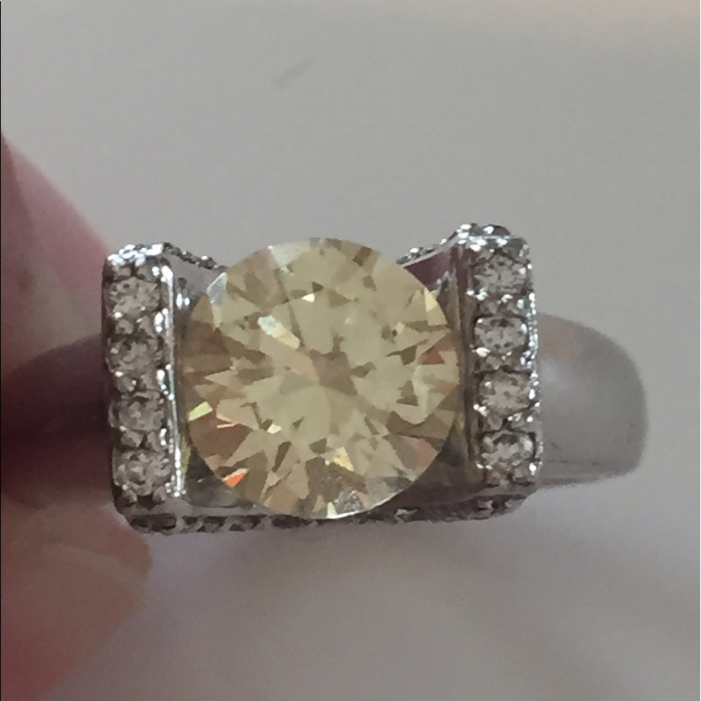 💍 Canary Yellow Diamonique Round Cut Ring