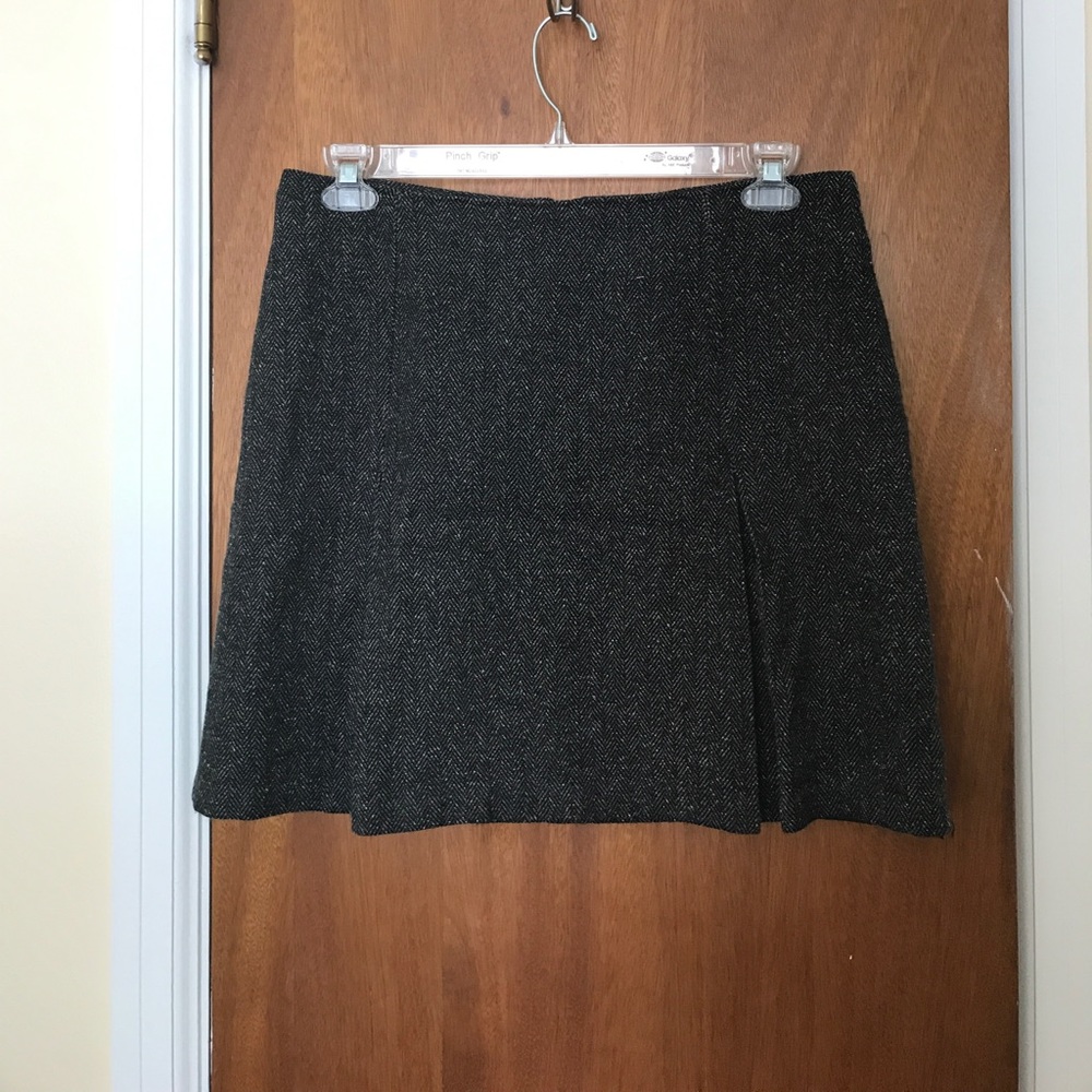 Herringbone skirt with front pleats