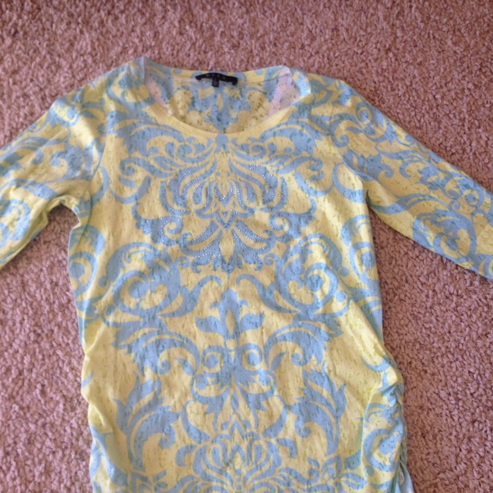 Blue and yellow patterned tee
