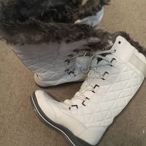 NEW LOW PRICE ! Almost to the knee snow boots