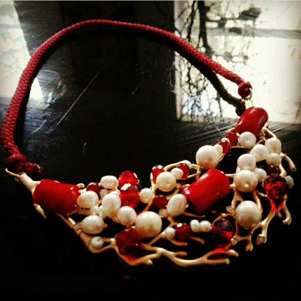 Necklace exclusive mother pearls and coral
