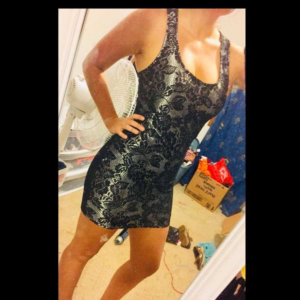 NEVER WORN! Pattern mini dress. Size 6-8!