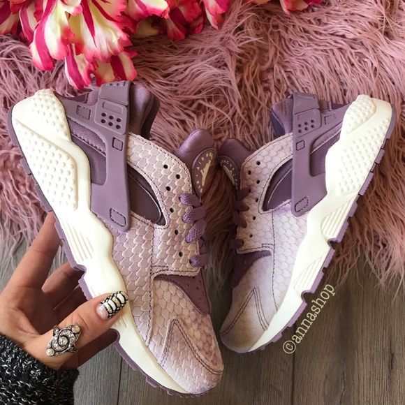 nike huarache snake