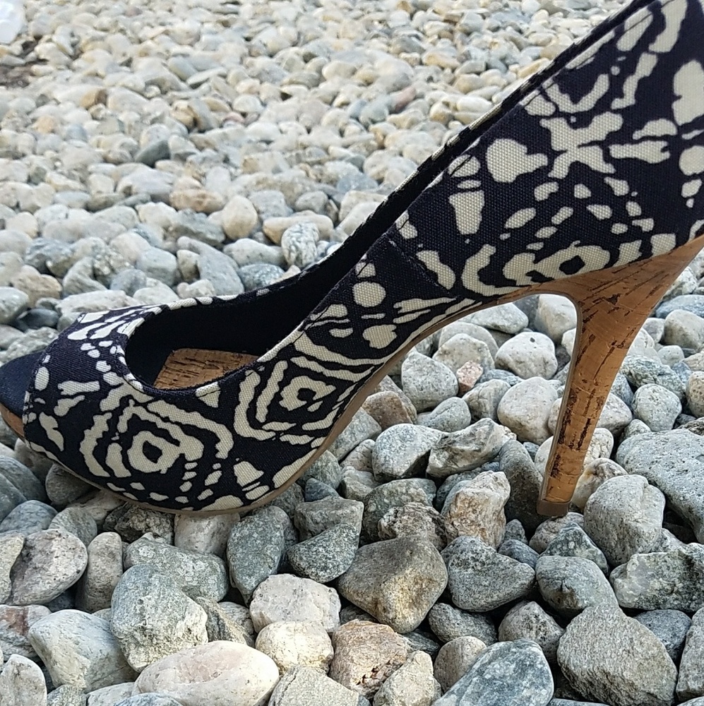Canvas Heels - Picture 3 of 3