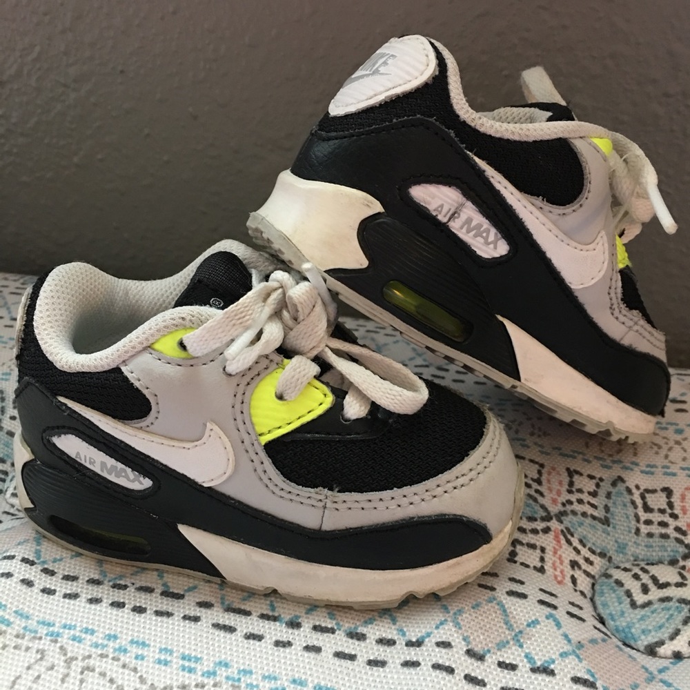 Adorable little Nike max shoes! Size 5c!