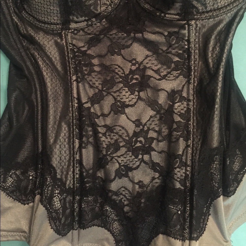 Sexy H&M lace bustier corset with removable straps - Picture 4 of 7