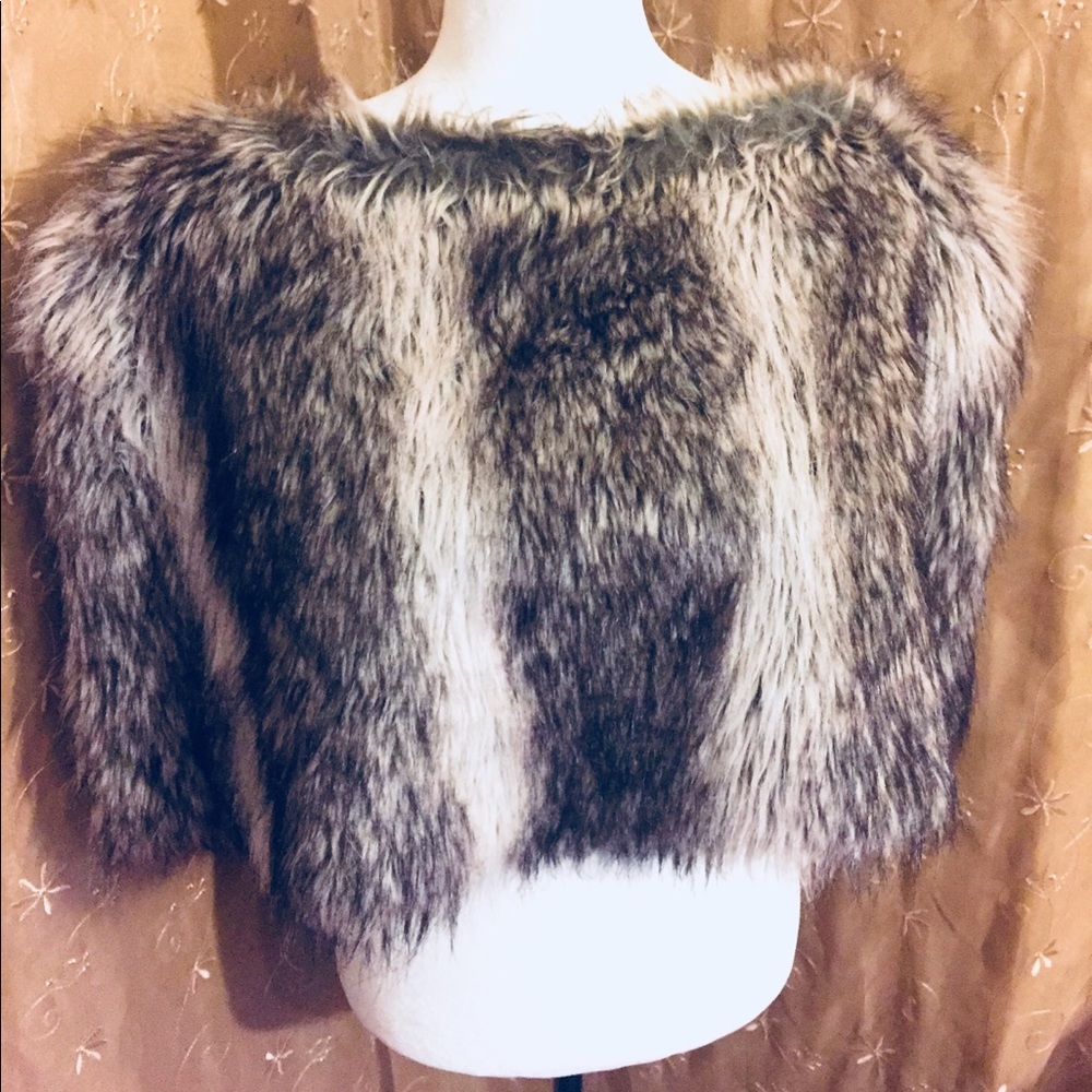 Vintage  Black & White Ponco