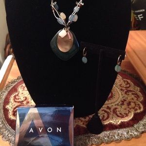 Avon decorative seafoam pendant gift set  NIB