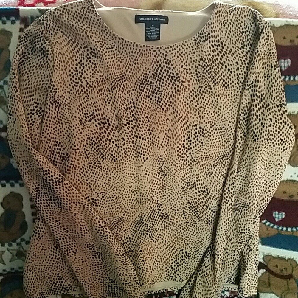 Dots top beige and brown and black. Size Medium.