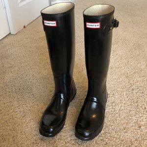 Hunter Original Tall Gloss Rain Boots!