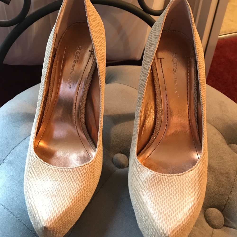 Textured pumps