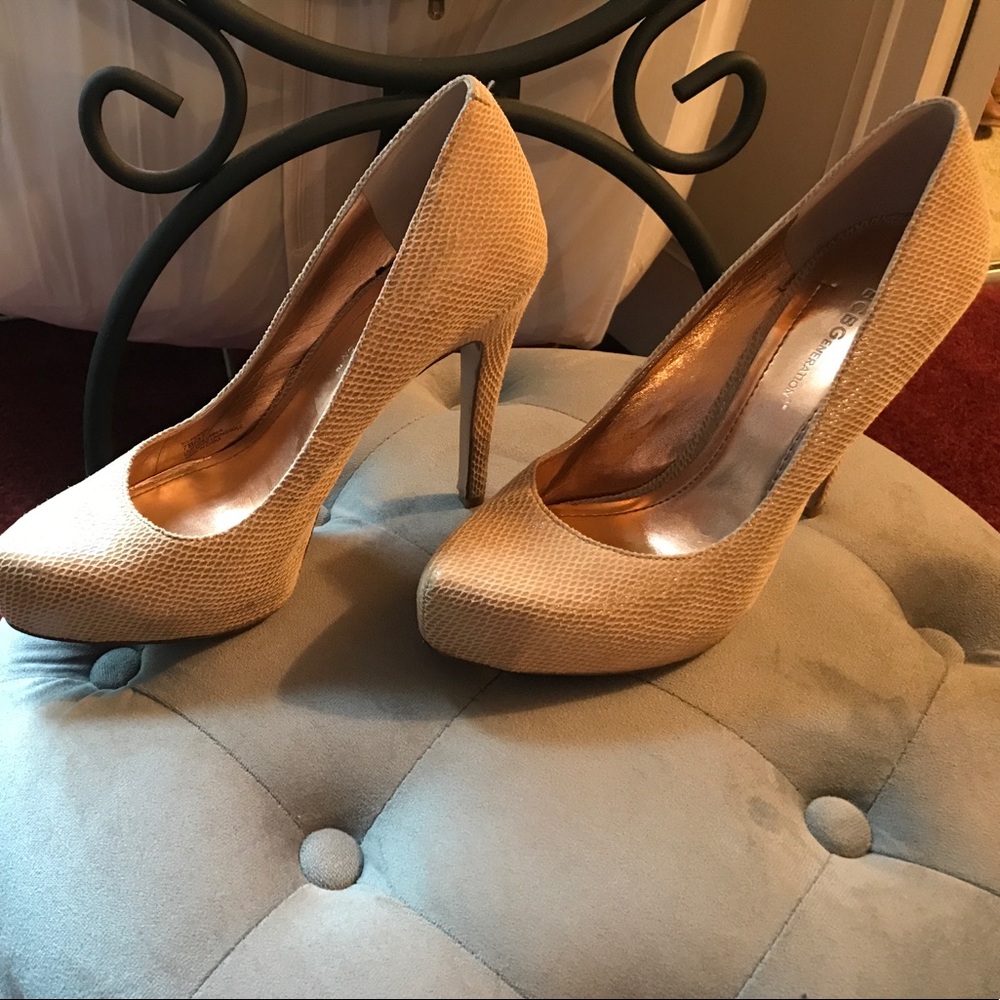 Textured pumps - Picture 2 of 4
