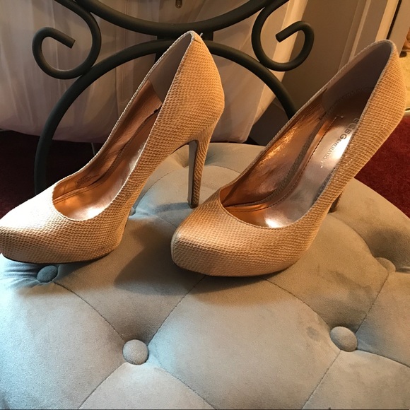 Textured pumps - Picture 2 of 4