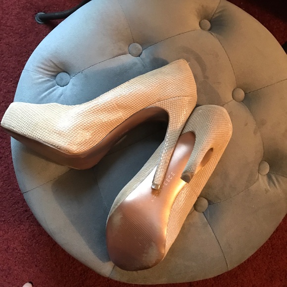 Textured pumps - Picture 4 of 4