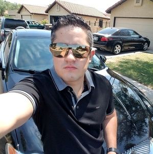 Meet your Posher, Carlos f