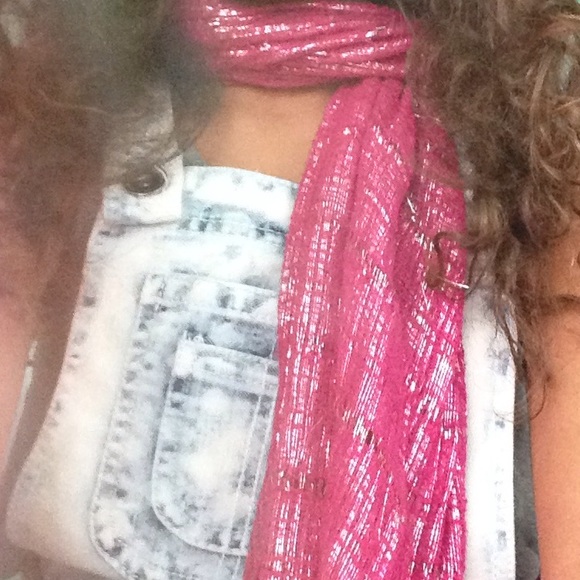 Sparkly pink scarf - Picture 2 of 2