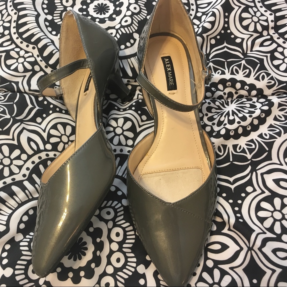 👗Alex Marie sz 7 1/2 gray pointed toe heel🎉