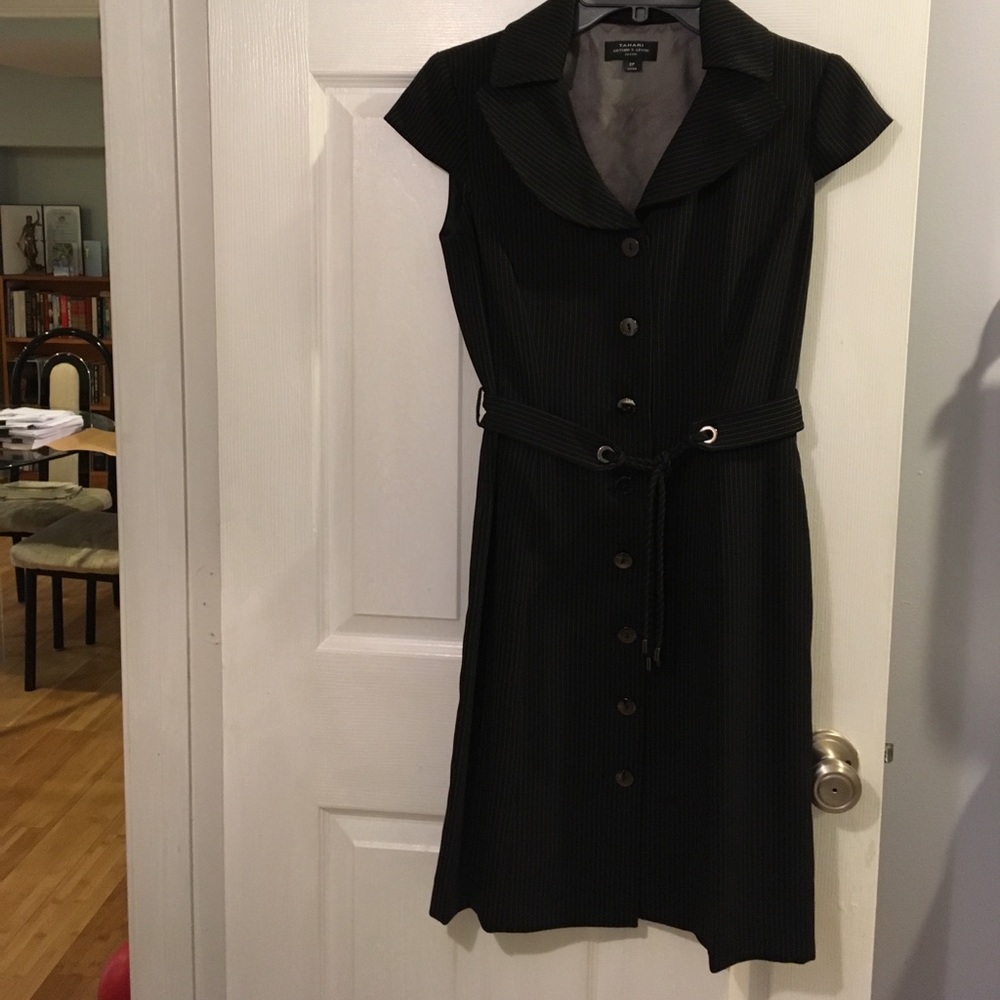 Tahari pinstripe dress. Sz. 2P