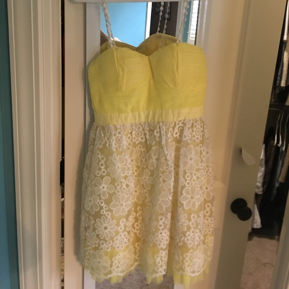 Adorable yellow lace dress