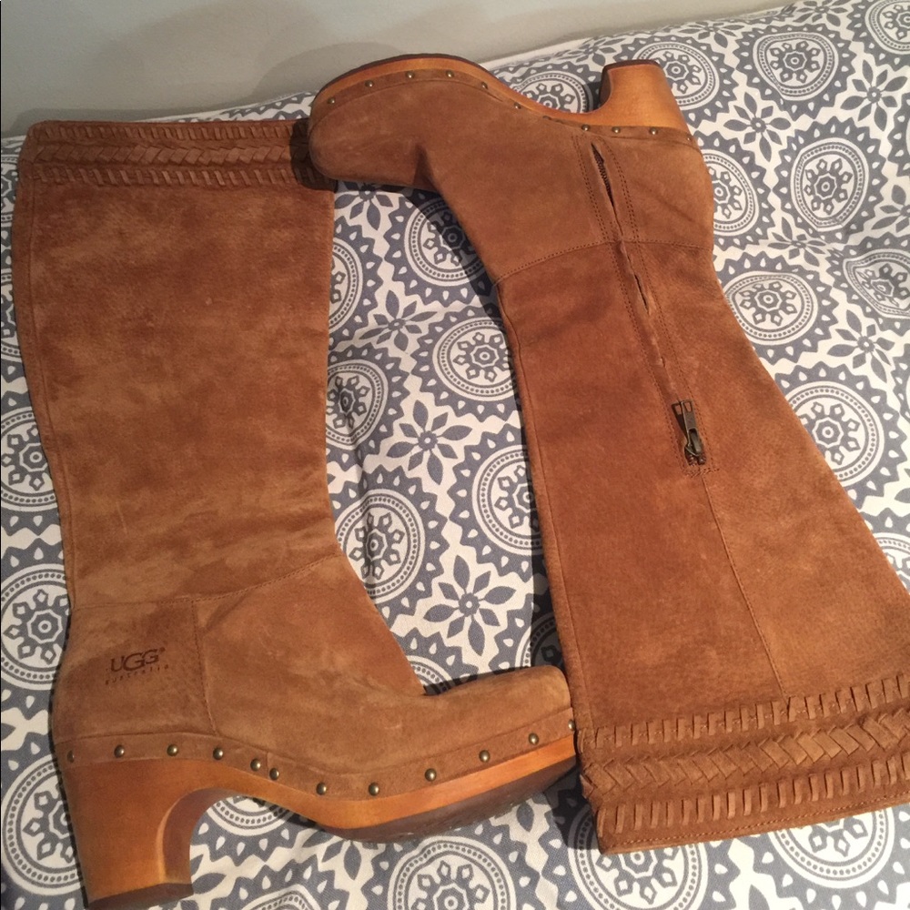 Tan suede Ugg Clog Boots size 7
