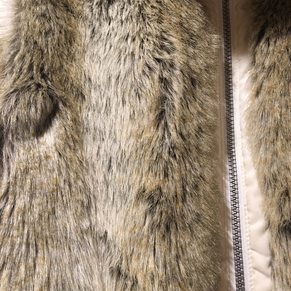 ❤️OMG CUTE FAUX FUR VEST - Picture 2 of 7