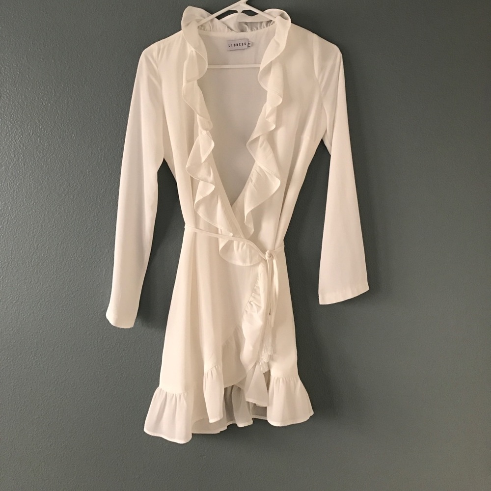Beautiful white long sleeve dress