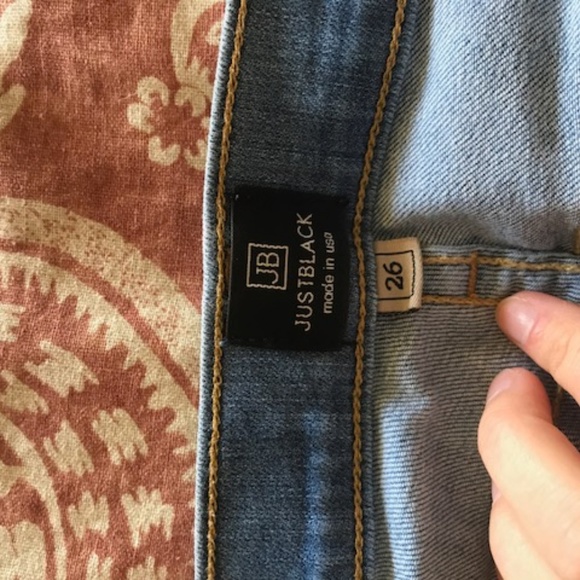 Distressed light jeans - Picture 2 of 4