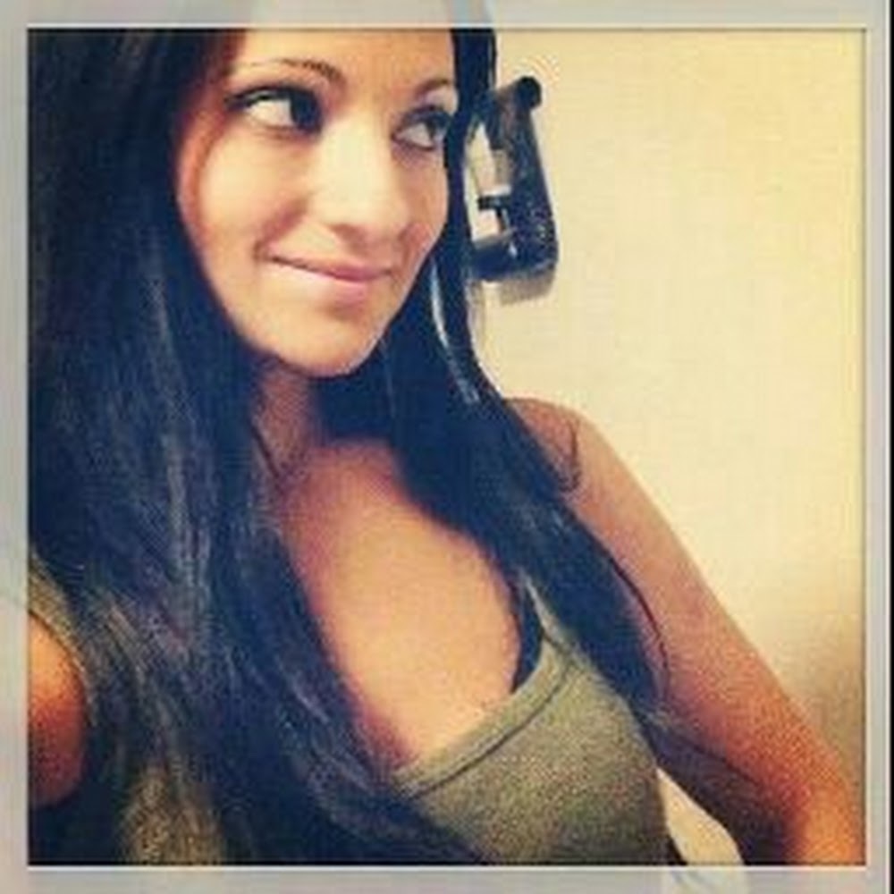 Meet your Posher, Gloria giacomina