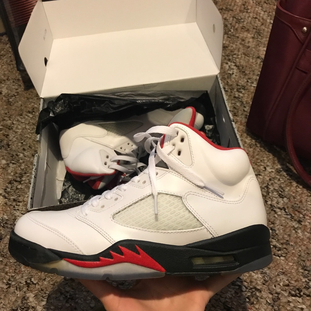 Jordan Retro 5 Fire Reds - Picture 2 of 5
