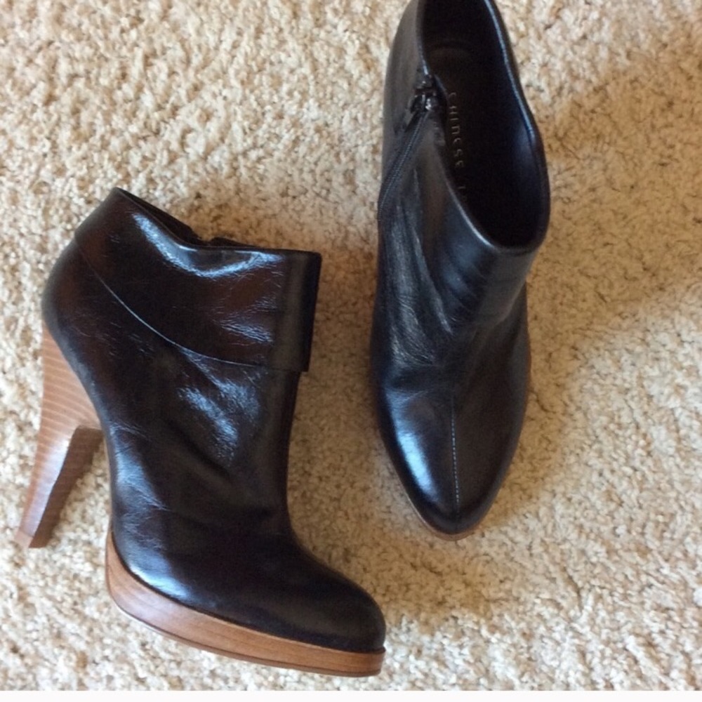 Super cute Chinese laundry  heeled ankle boots.