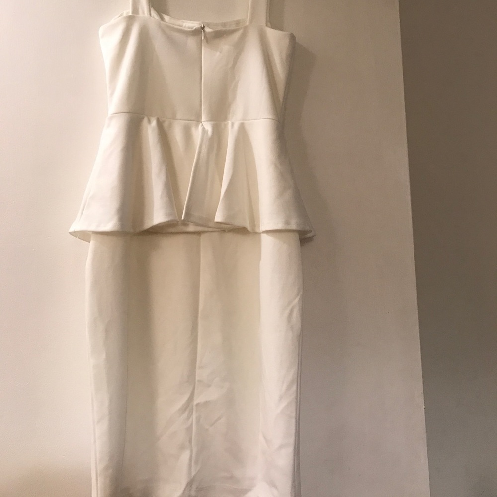 White dress - Picture 2 of 4